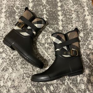 Burberry Holloway Mid Buckle Rain boots